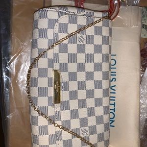 LOUIS VUITTON
Damier Azur Favorite MM
